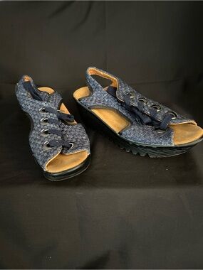bernie mev. Navy Woven Open-Toe Wedge Sandals